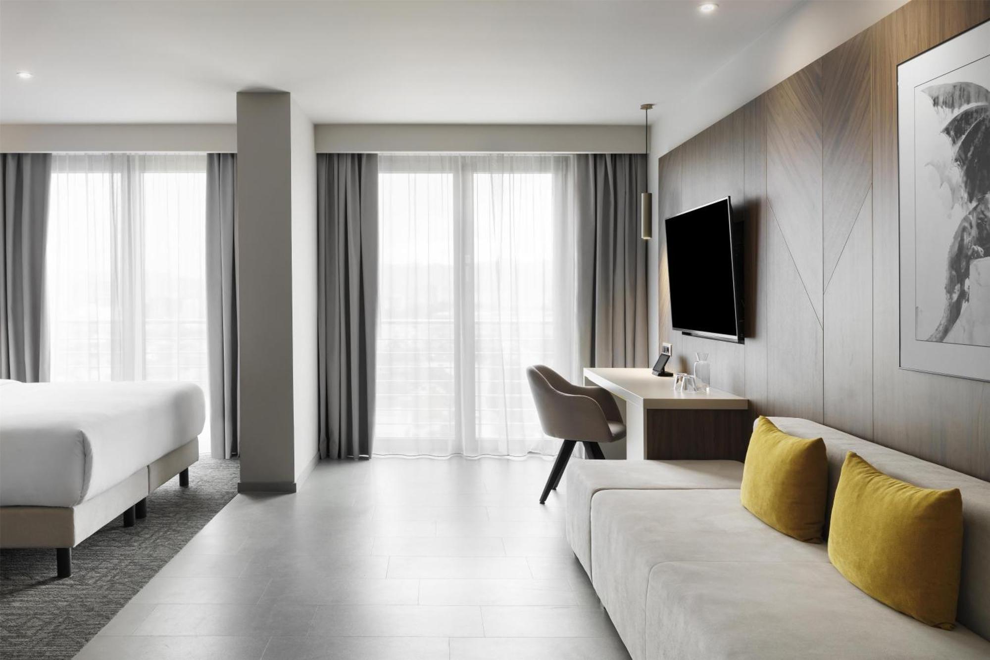 Deluxe King Room