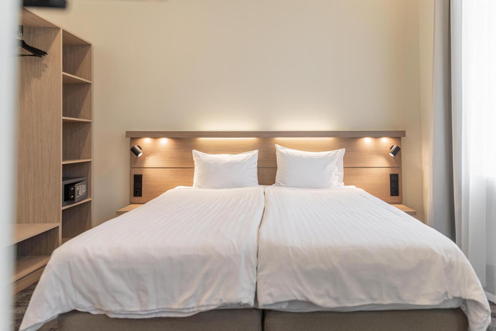 Modern Double or Twin Room,1758285596:JPEG
