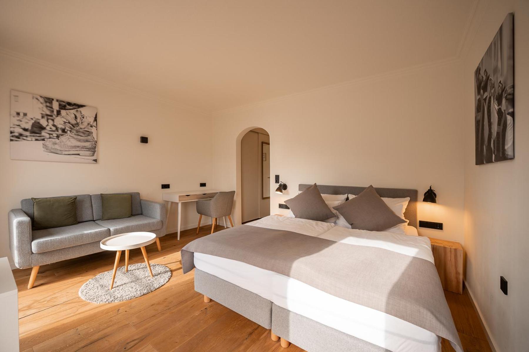 Mountain Lake Room