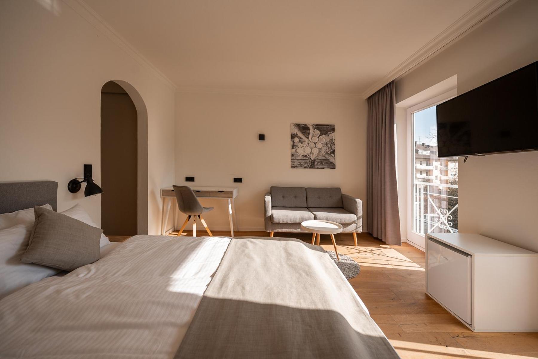 Mountain Lake Room