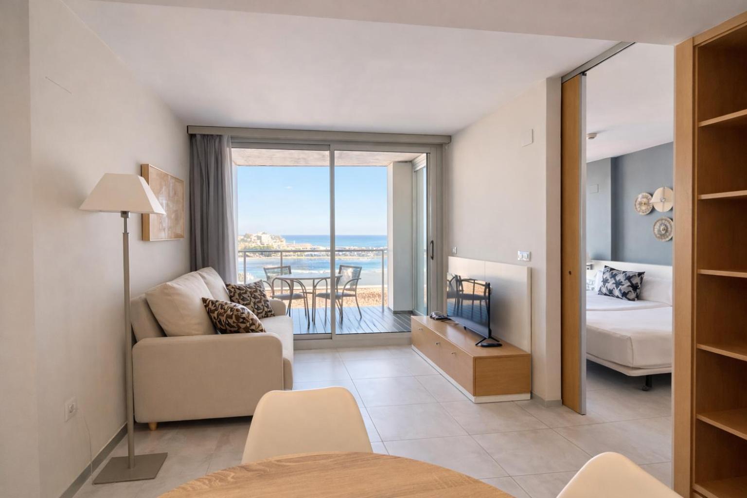 Studio with Sea View,1758289668:JPEG