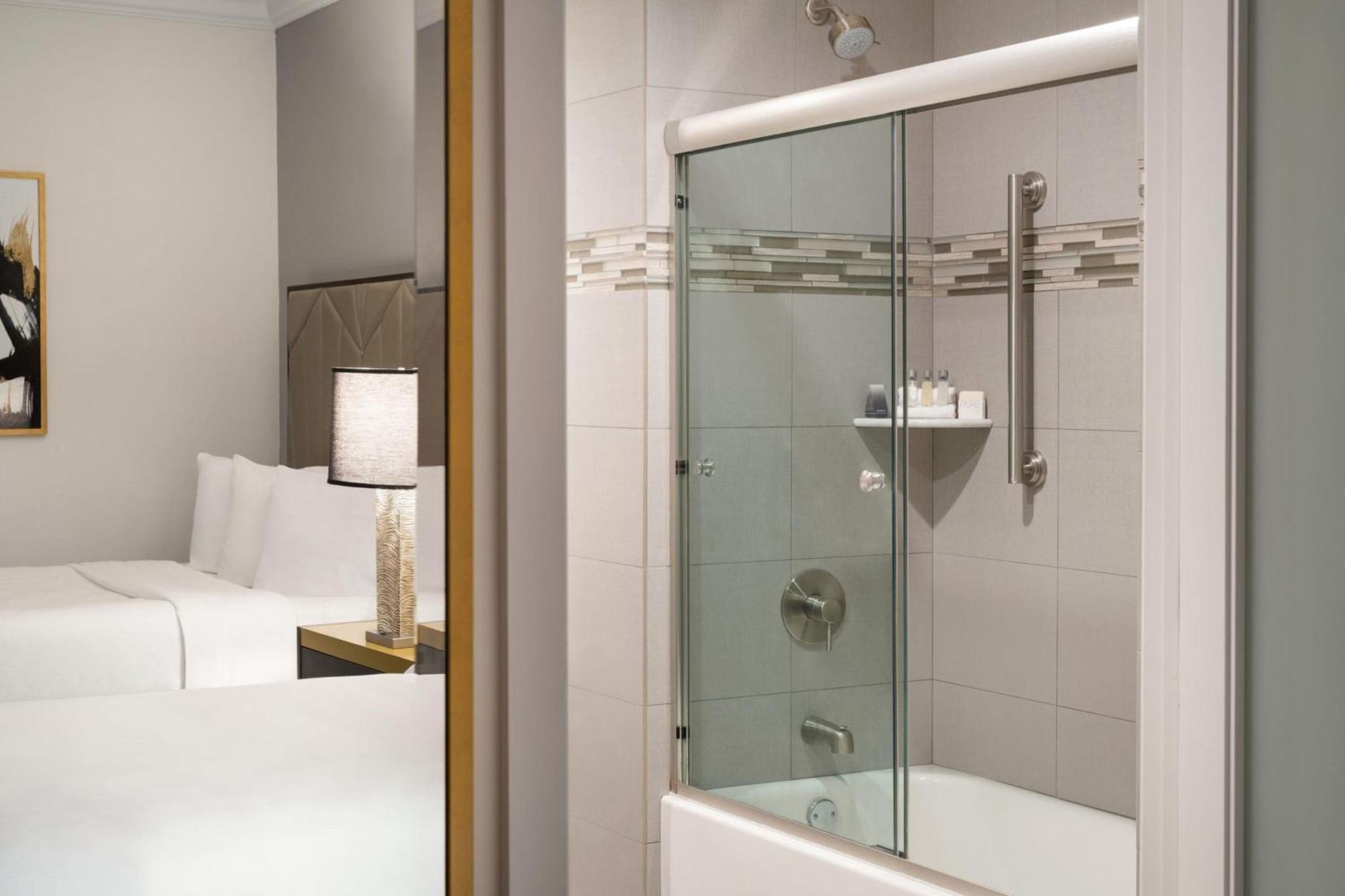 Double Room with Two Double Beds - Mobility Accessible with Tub,1758291189:JPEG