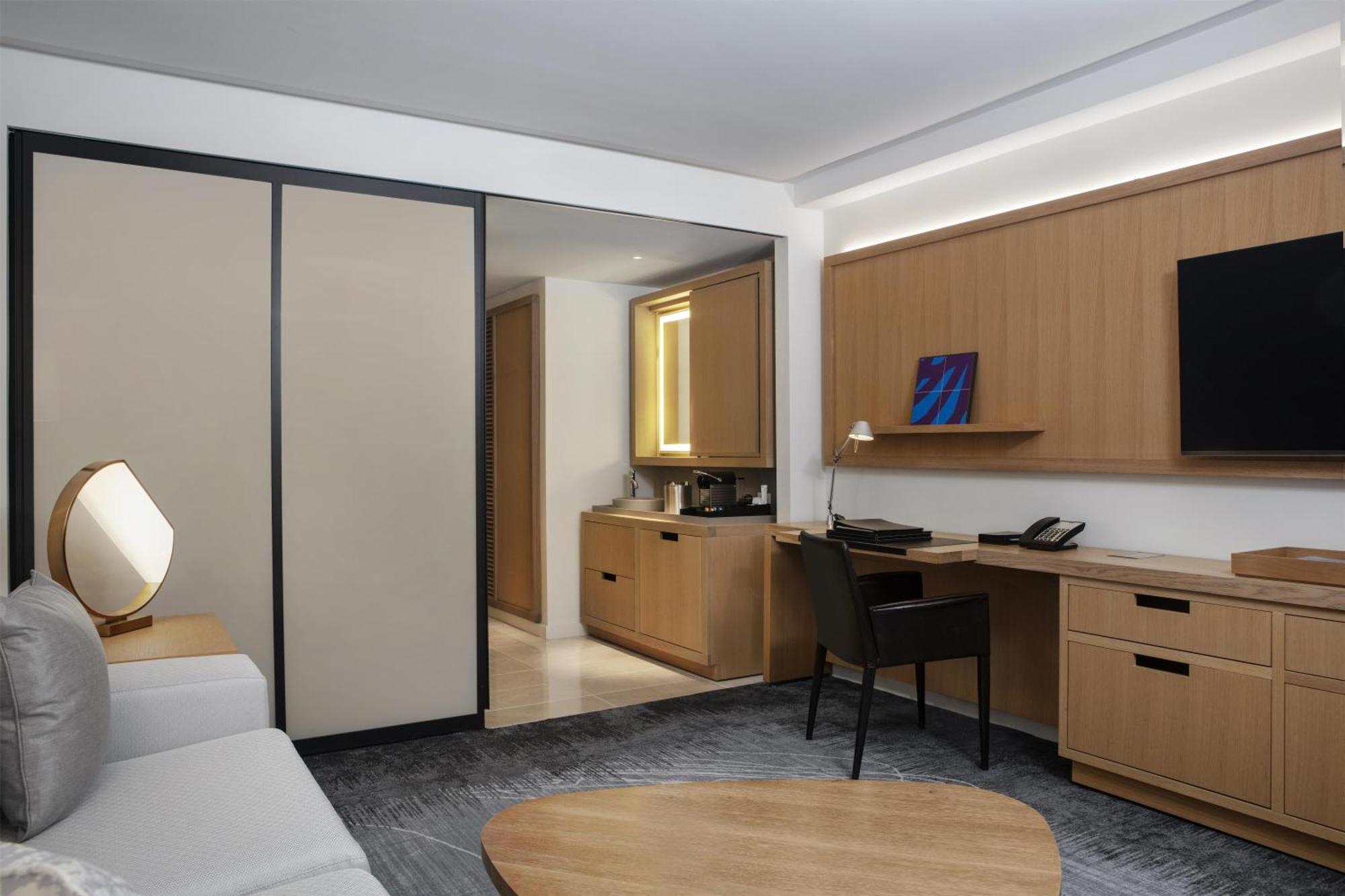 Deluxe King Suite