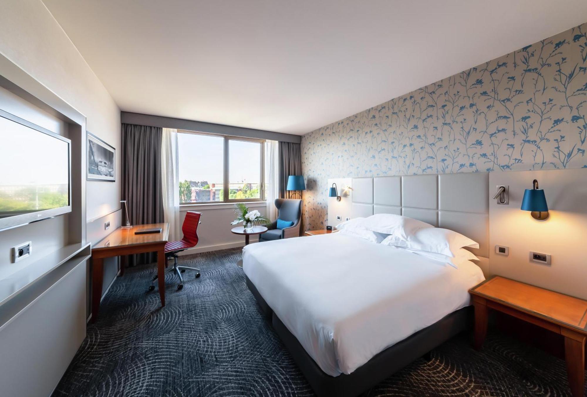 Deluxe King Room with Sofa Bed,1758294426:JPEG