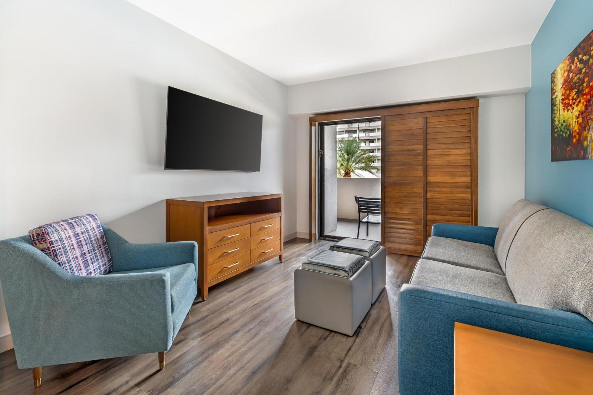 2 BEDROOM 1 KING 1 QUEEN SUITE ROLL SHOWER