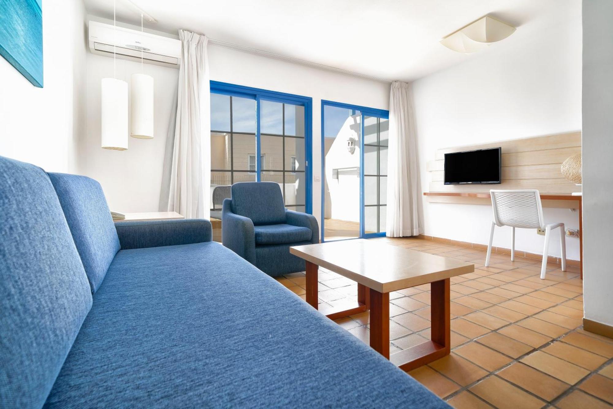 One-Bedroom Apartment Terrace,1758295533:JPEG