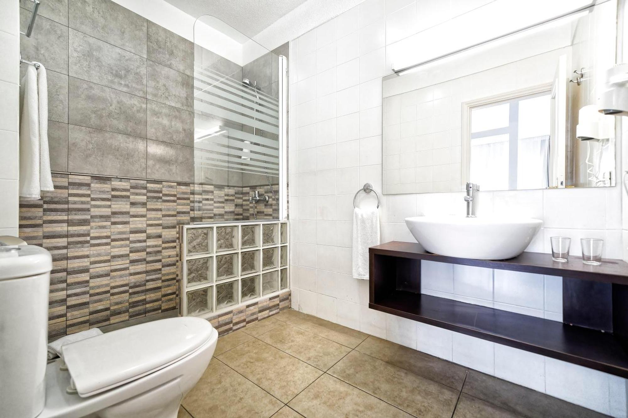 One-Bedroom Apartment,1758295545:JPEG