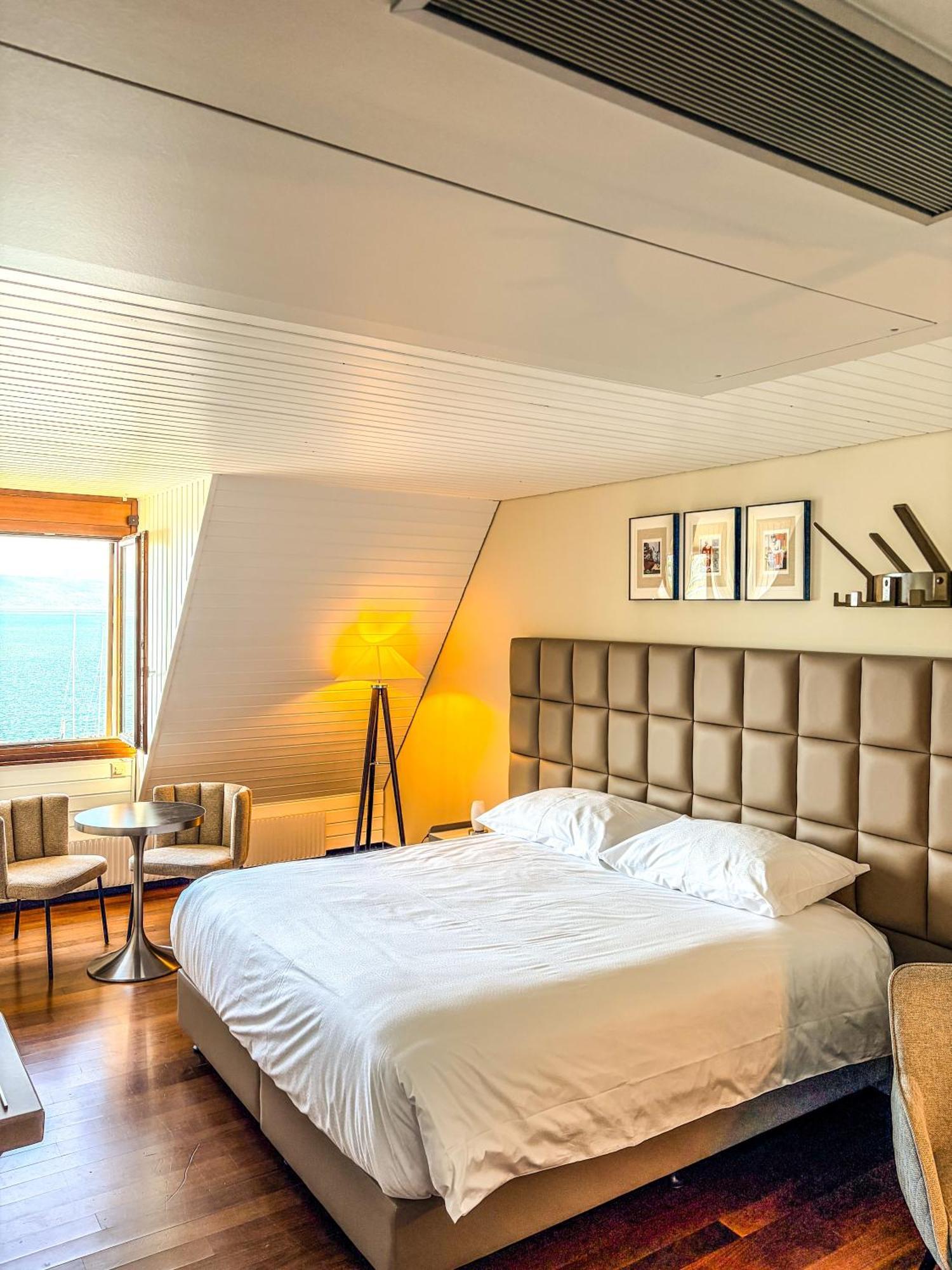 Deluxe room view of the Alps lake Leman