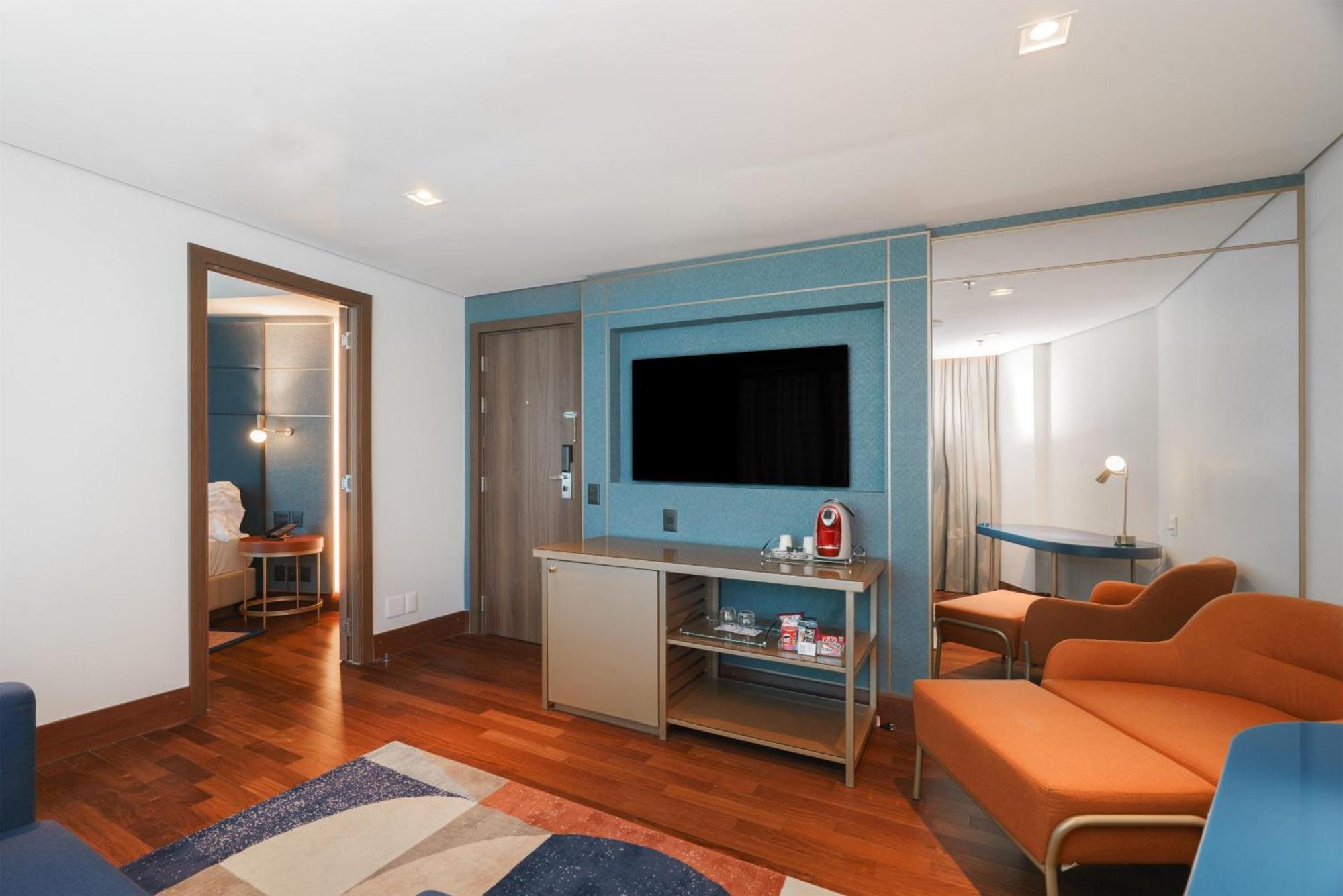 One-Bedroom King Suite
