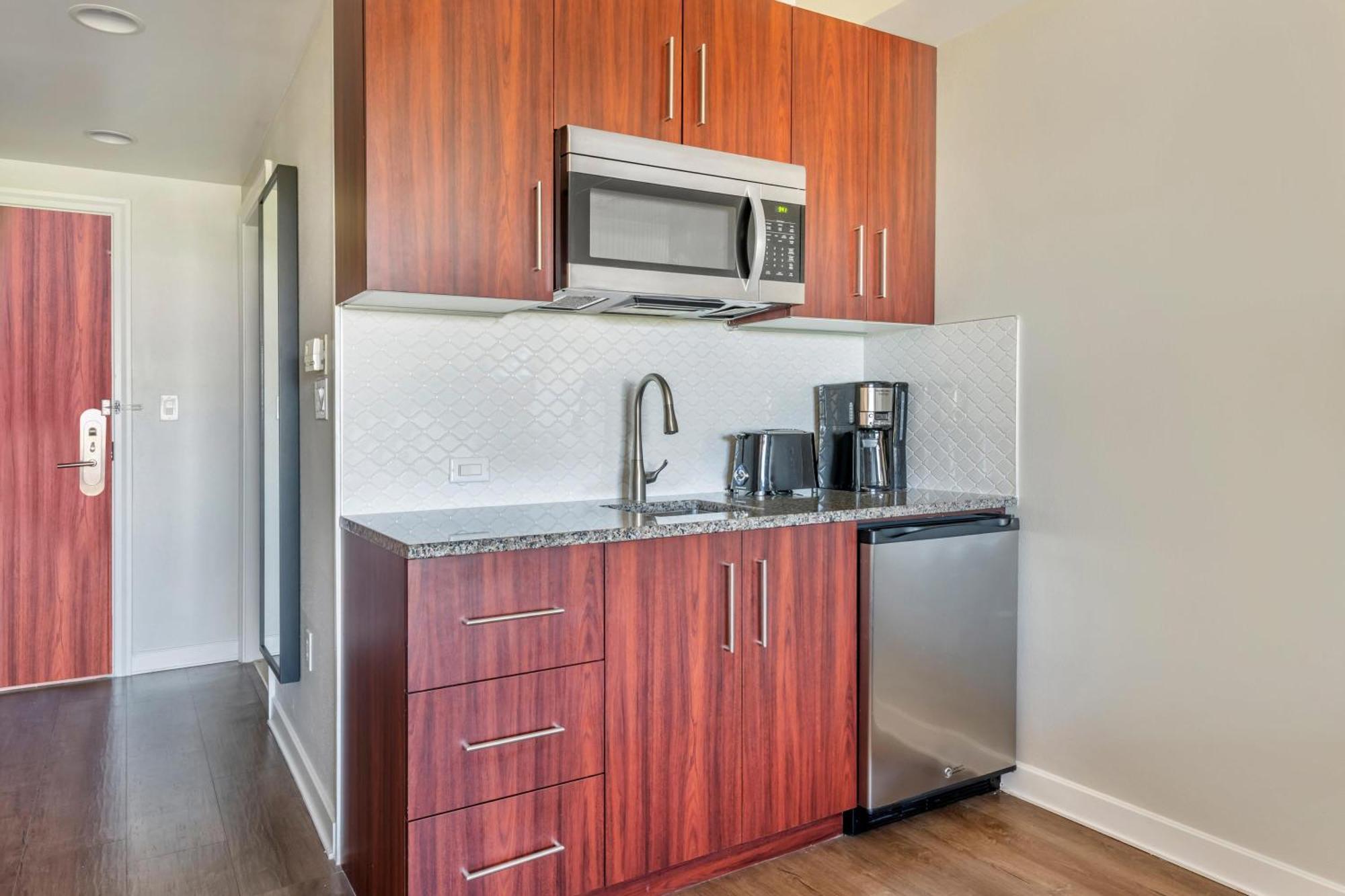 King Studio Kitchenette
