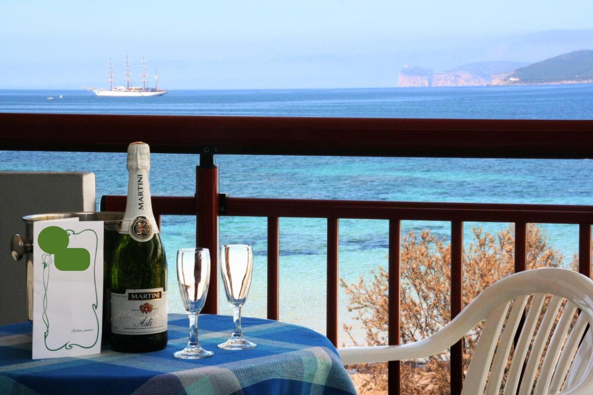 Double or Twin Room Sea View