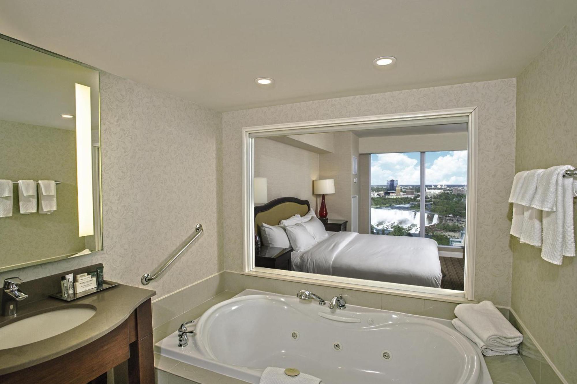 King Room Spa Bath US Falls View