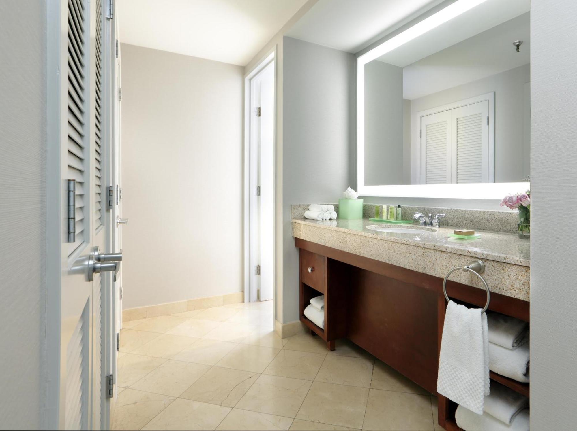 King Room with Spa Bath