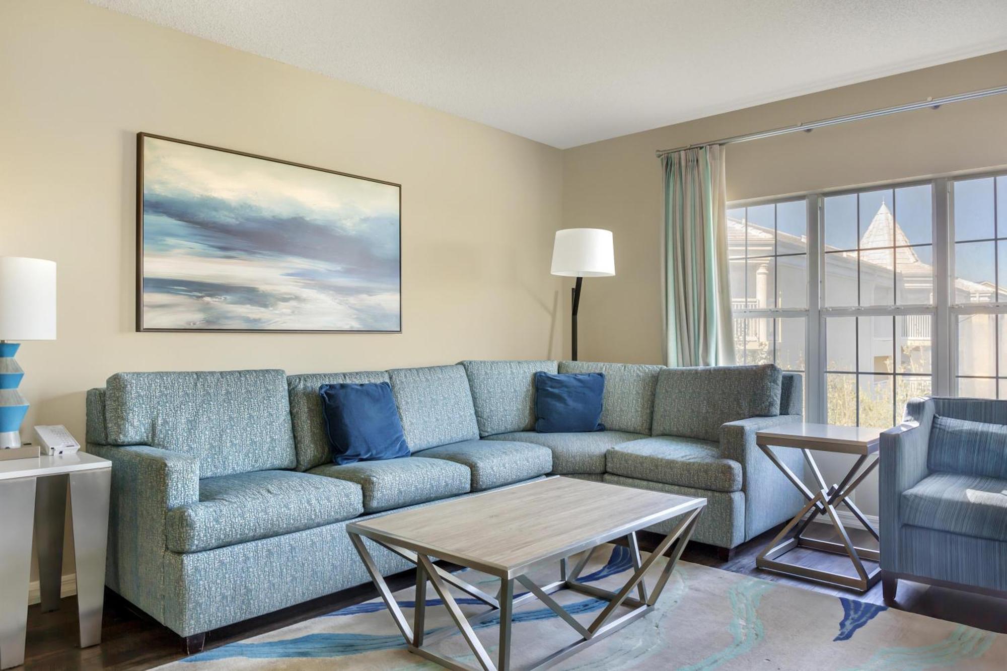 Three-Bedroom King Suite Four Queen Beds Sofa Bed