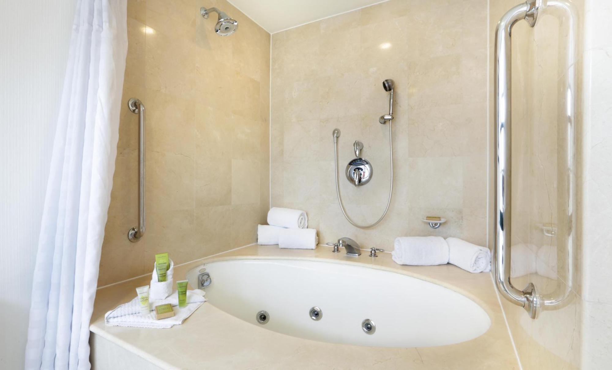 King Room Spa Bath