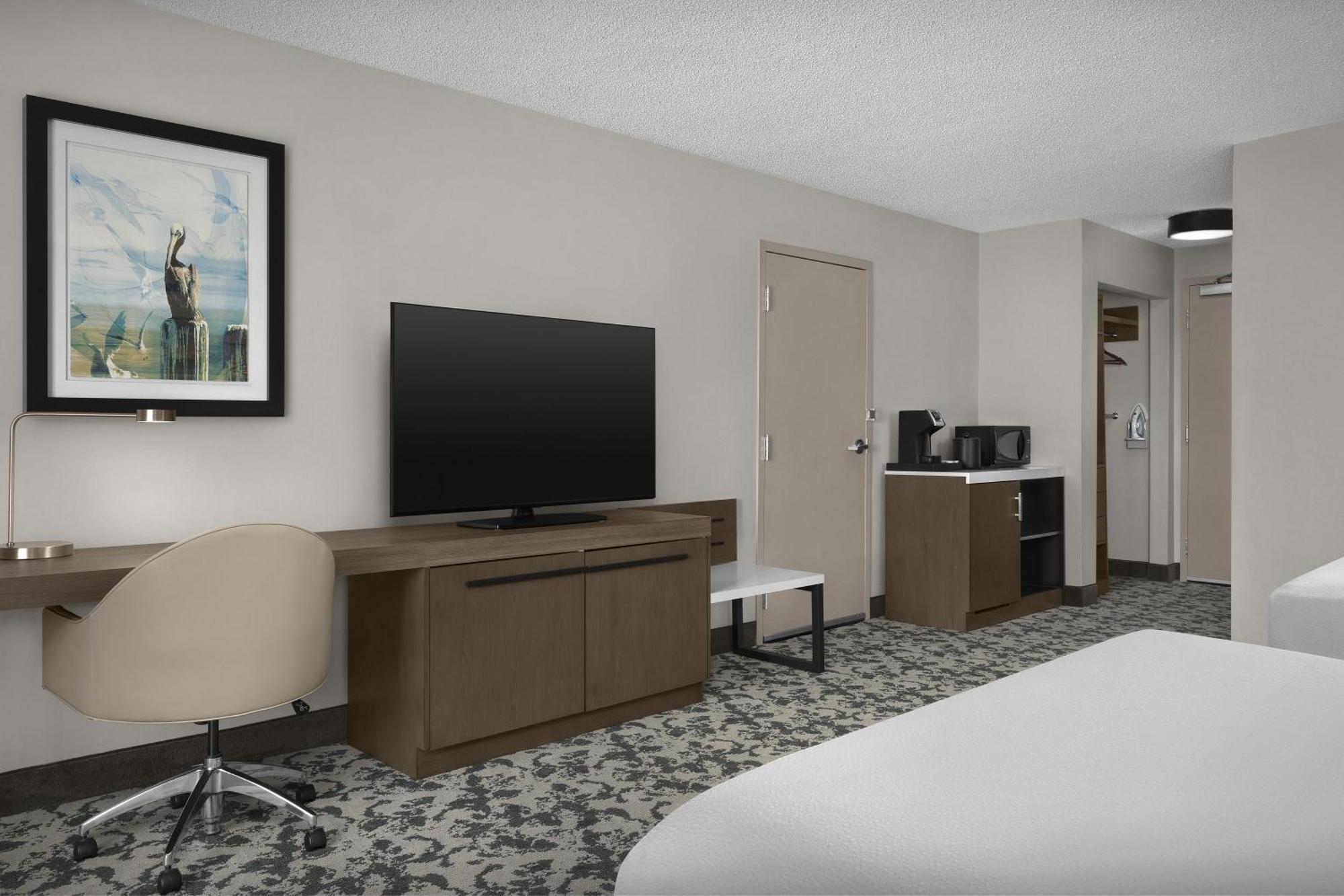 Queen Room Two Queen Beds Roll Shower Mobility Access