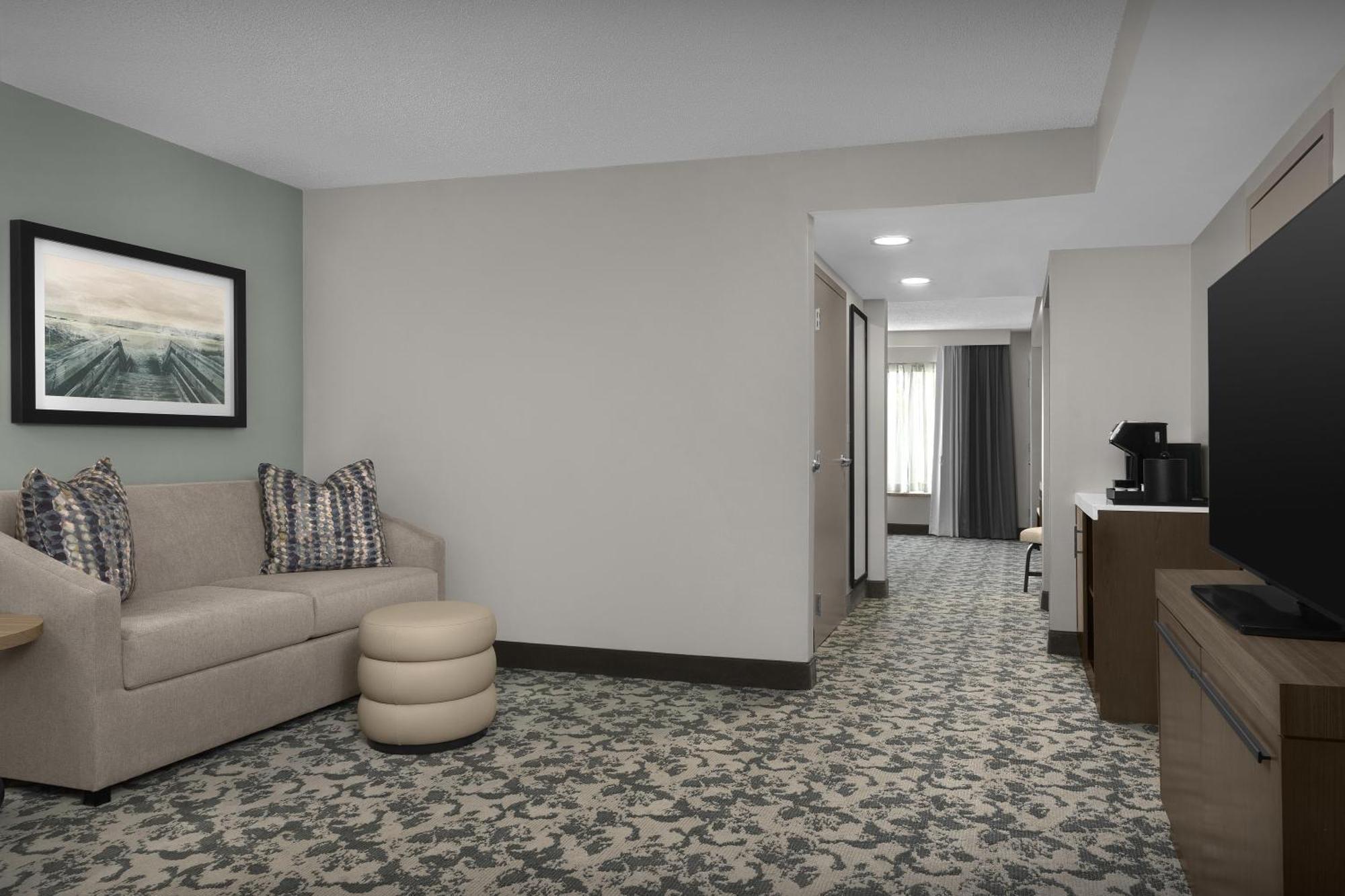 Queen Room Two Queen Beds Bath Tub Mobility Access