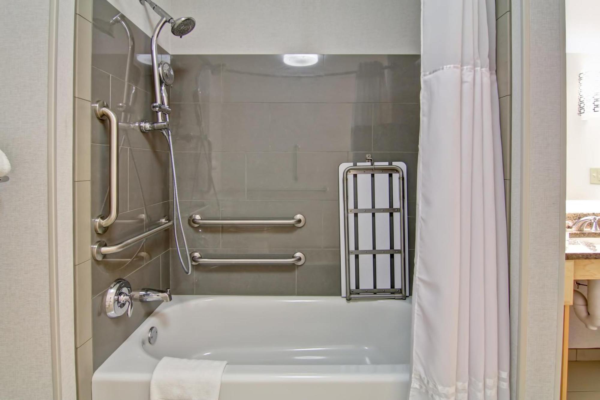 One-Bedroom Queen Suite with One Queen Bed and Sofa Bed with Bath Tub - Disability Access