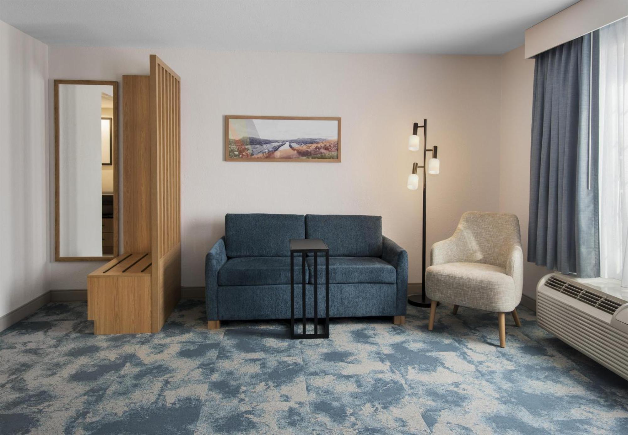 Large King Studio Suite - Non-Smoking