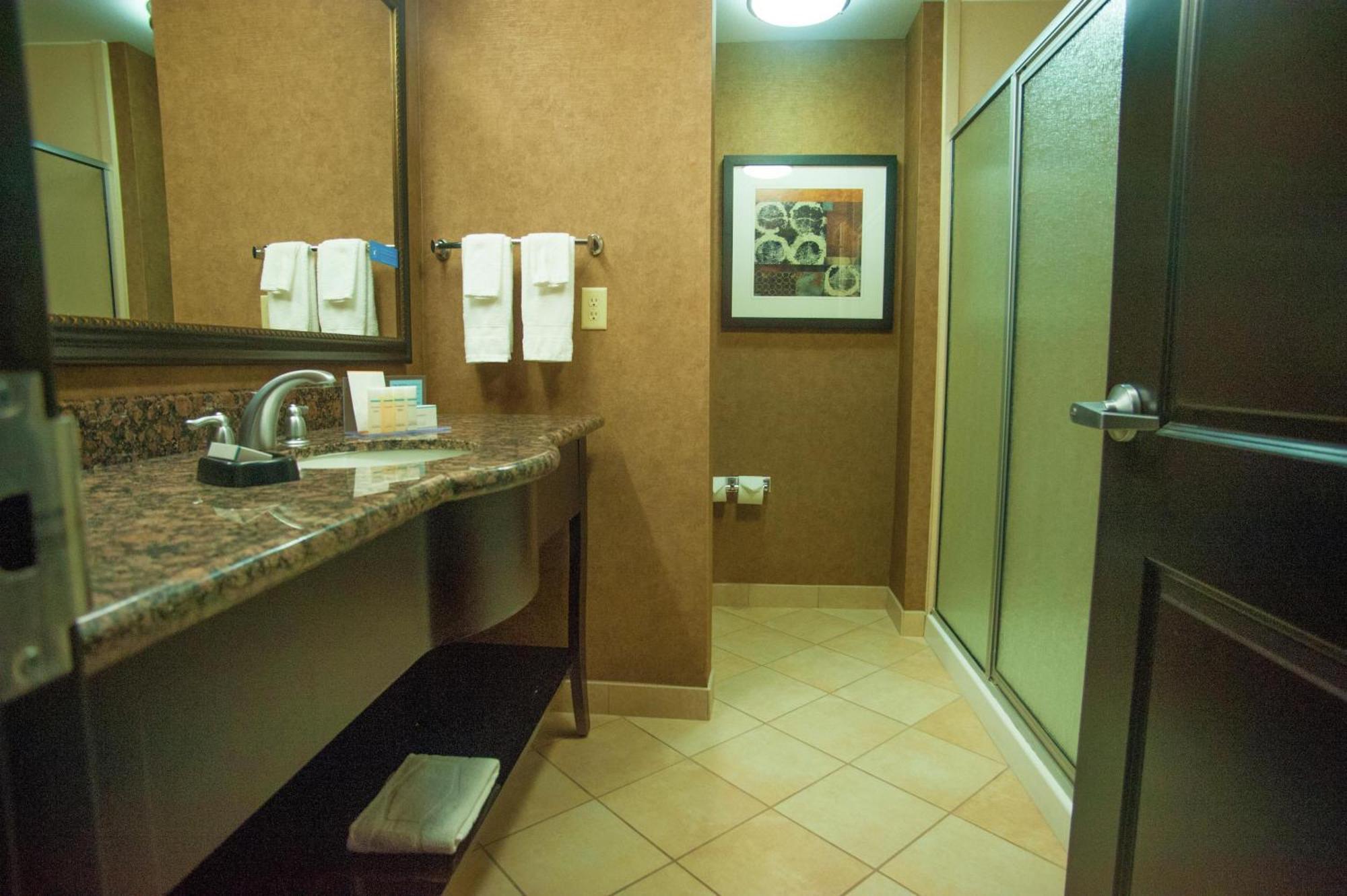 King Room with Shower - Non-Smoking