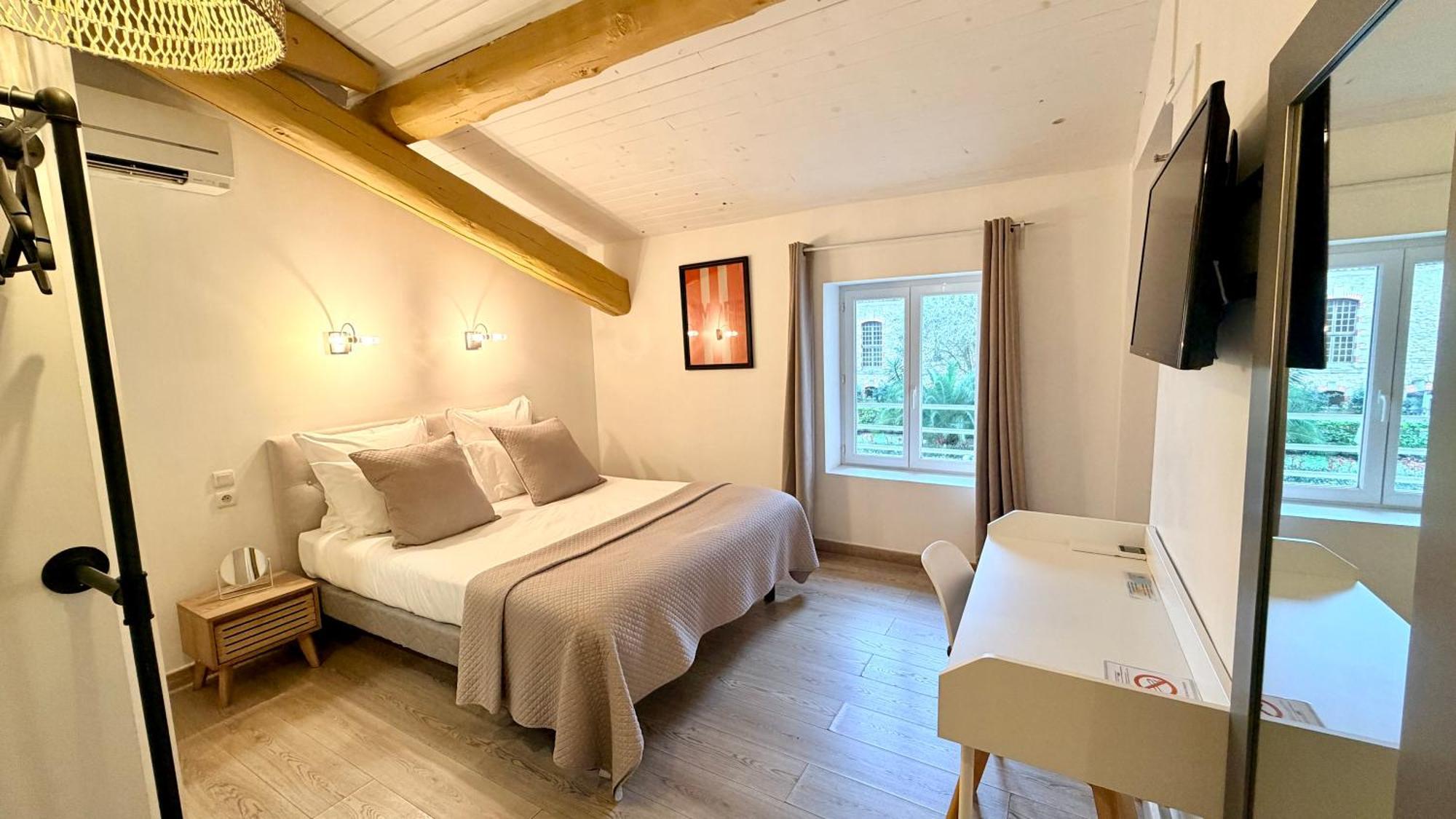 Large Double Room