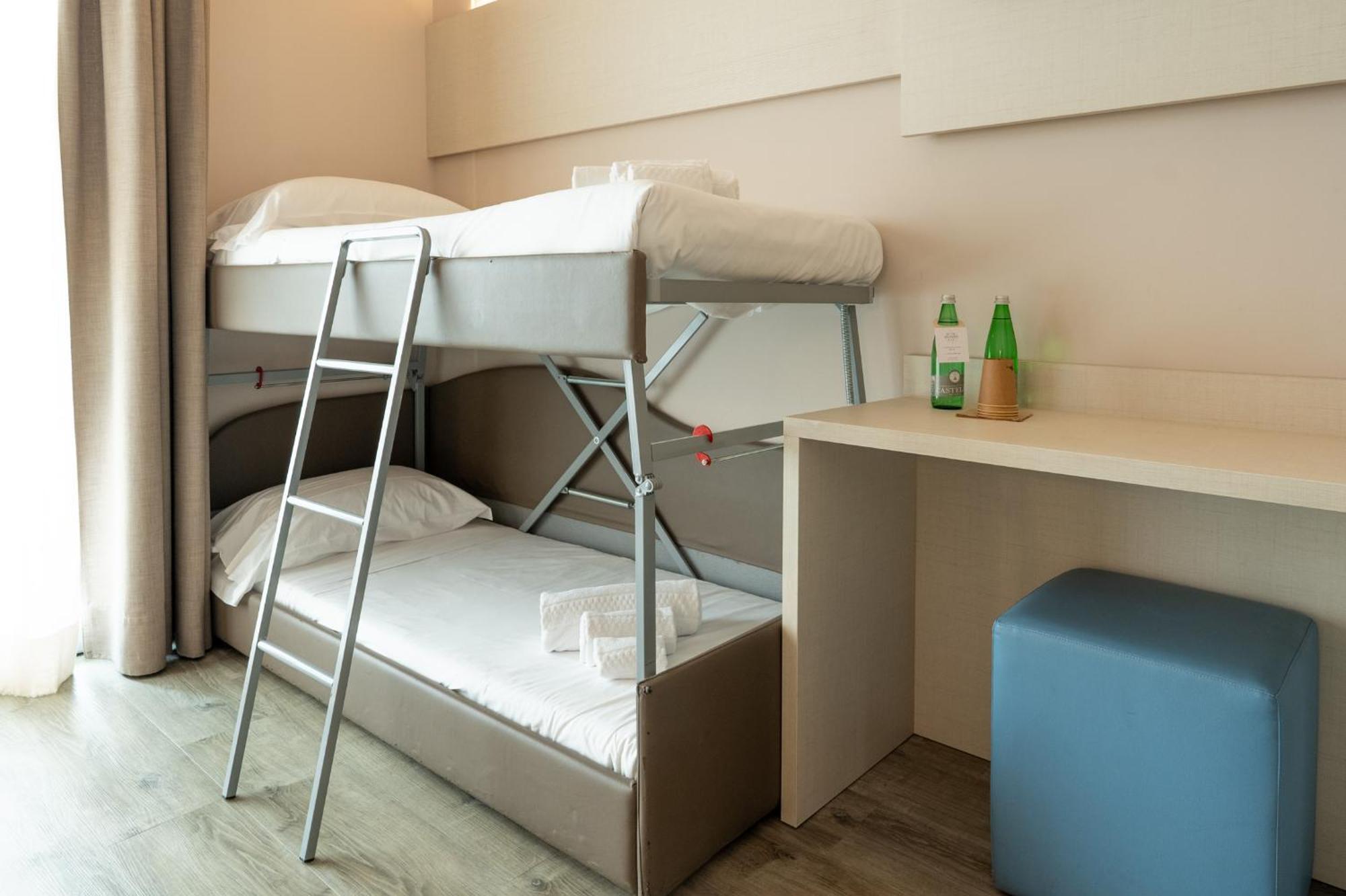 Triple Room,1758315561:JPEG
