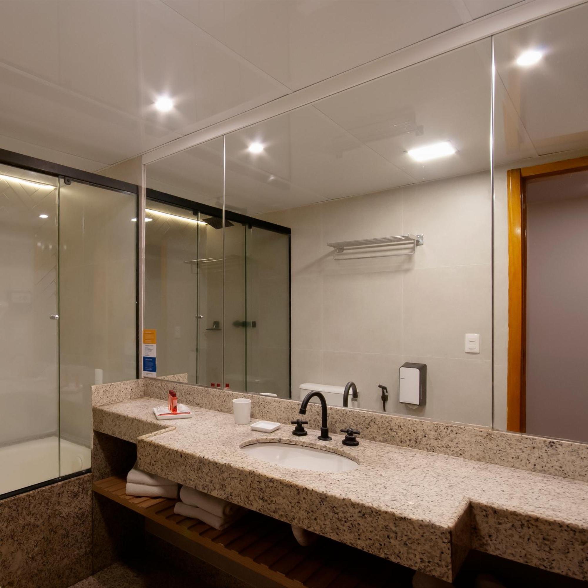 Deluxe Double or Twin Room Spa Bath