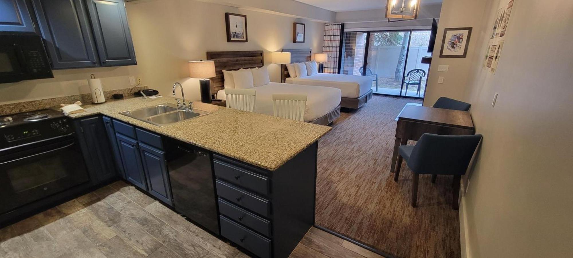 Junior Queen Suite Two Queen Beds