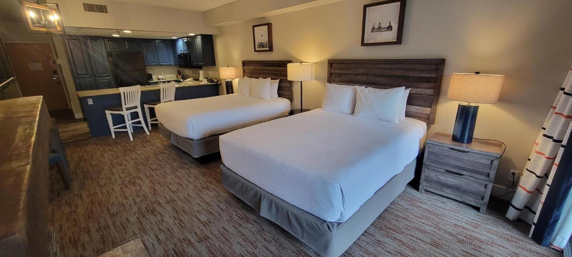 Junior Queen Suite Two Queen Beds
