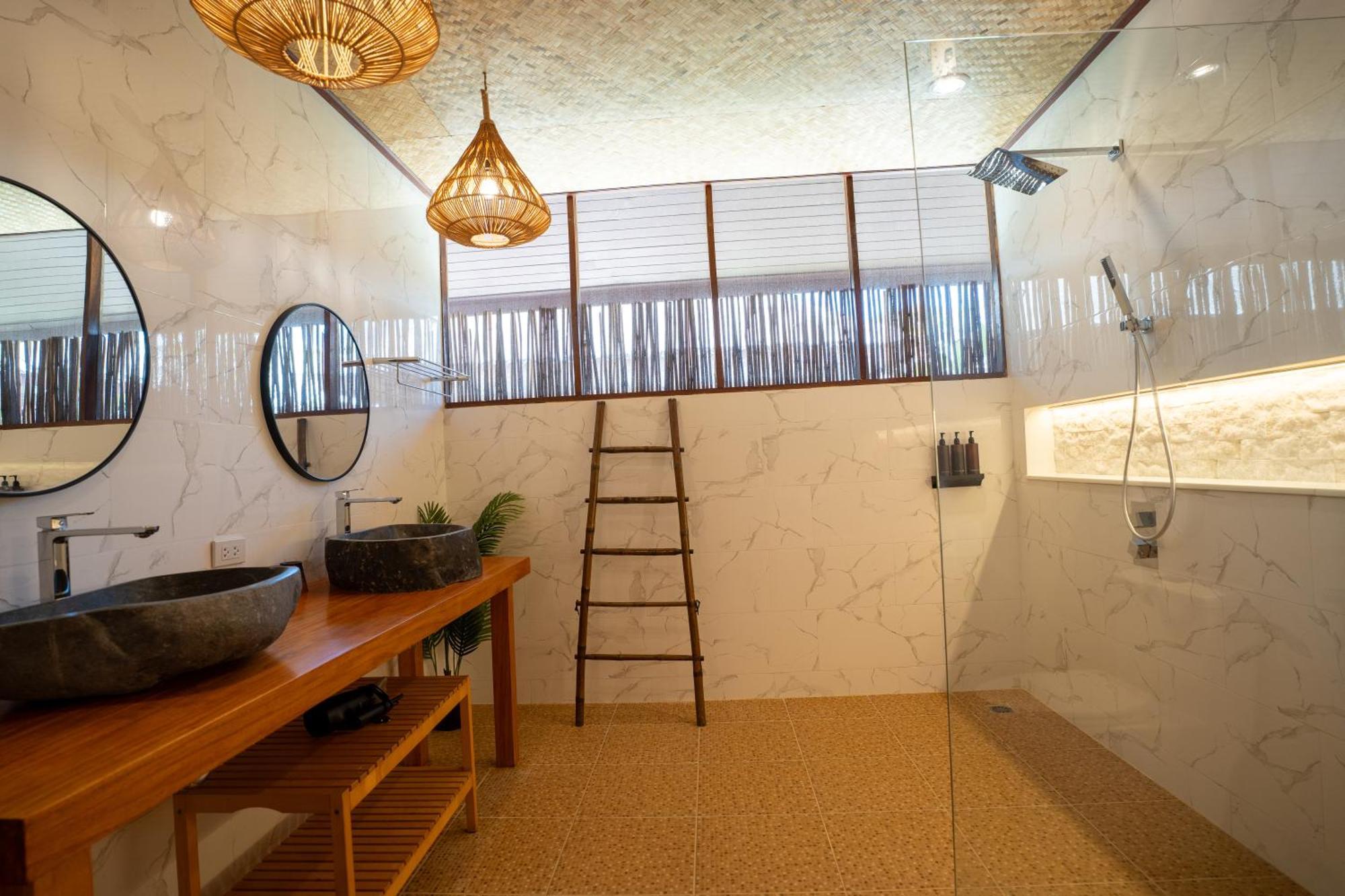 Beach Front Villa Spa Bath