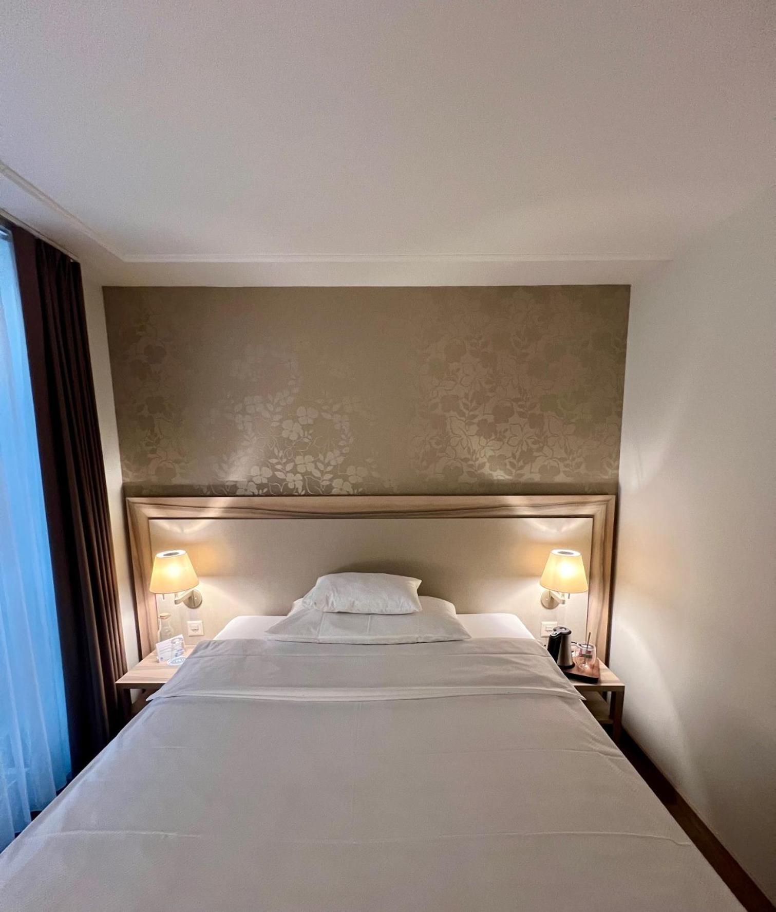 Queen Room,1758326371:JPEG