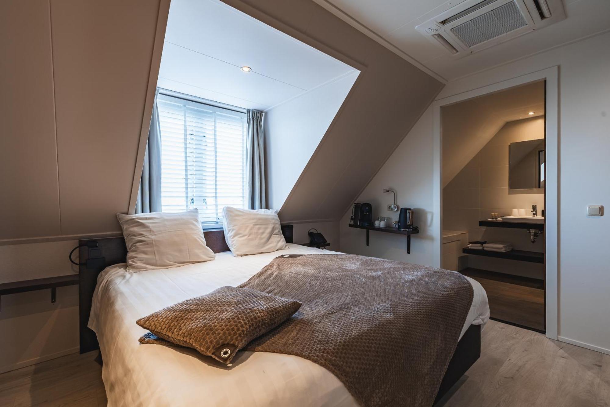 Comfort Double or Twin Room with Lake view,1758331039:JPEG