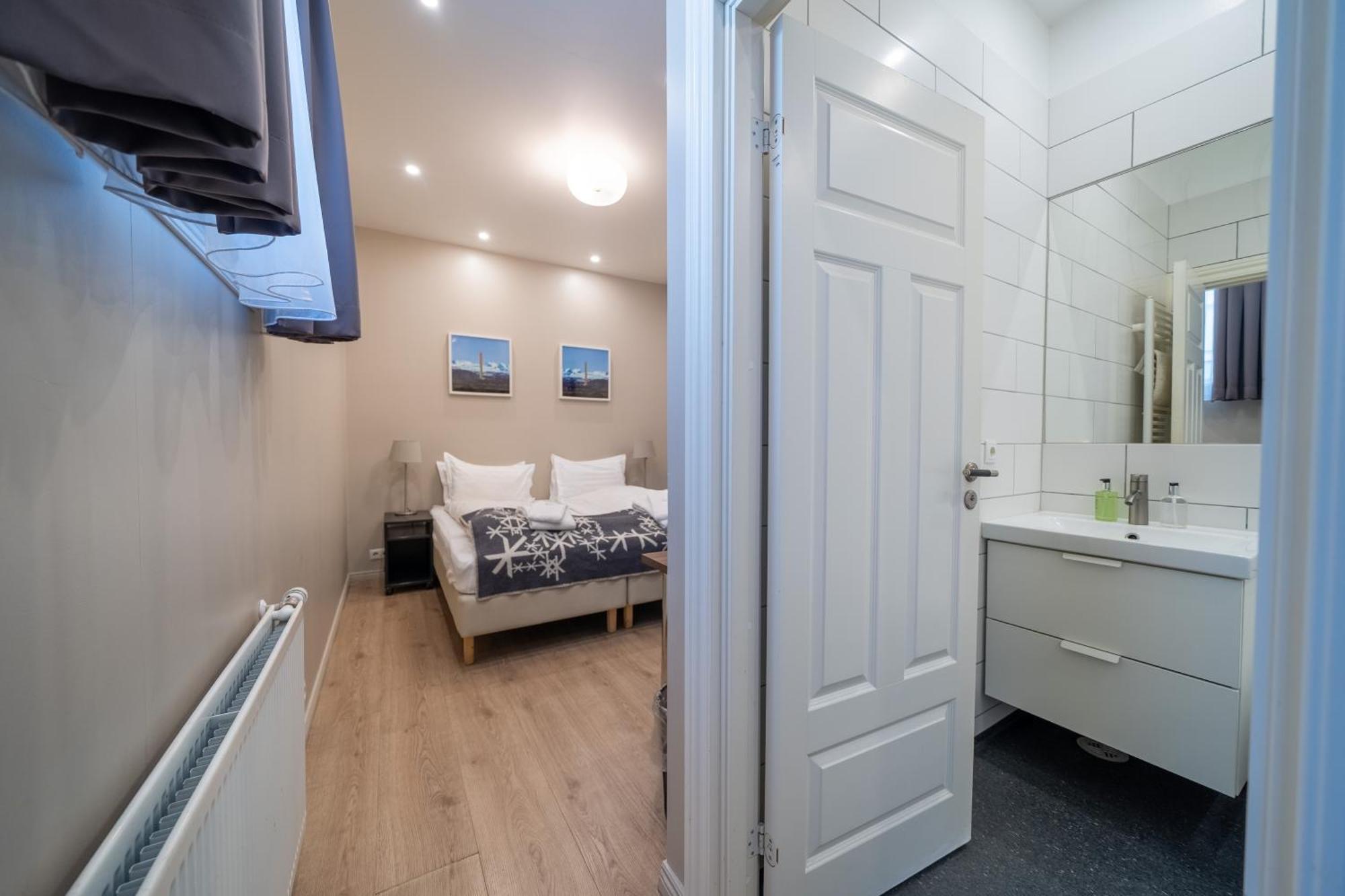 Double or Twin Room Private Bathroom