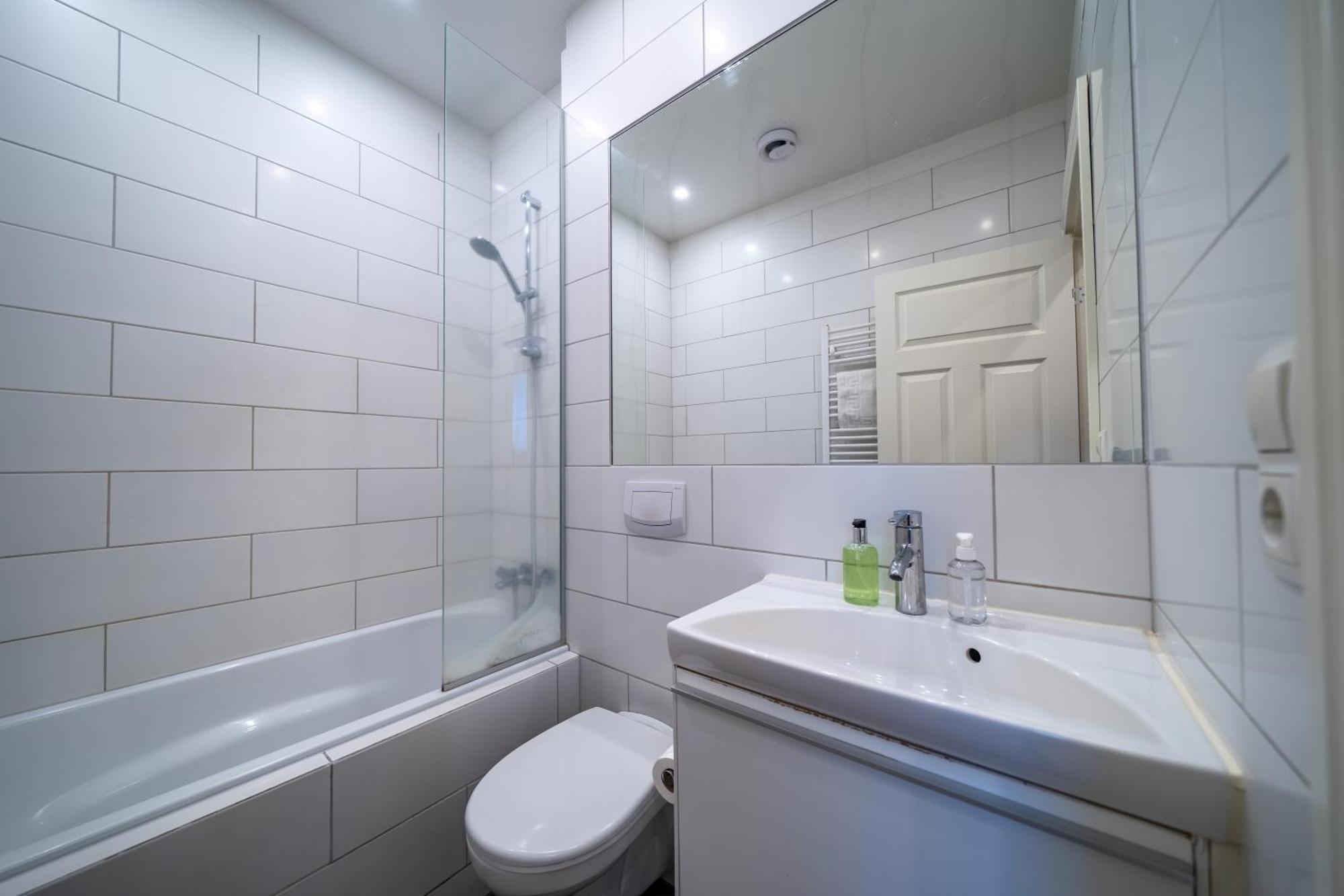 Double or Twin Room Private Bathroom