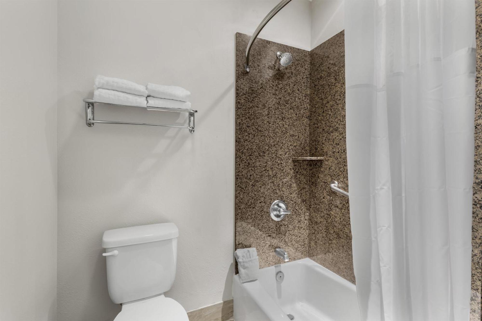King Room Jetted Tub Non-Smoking