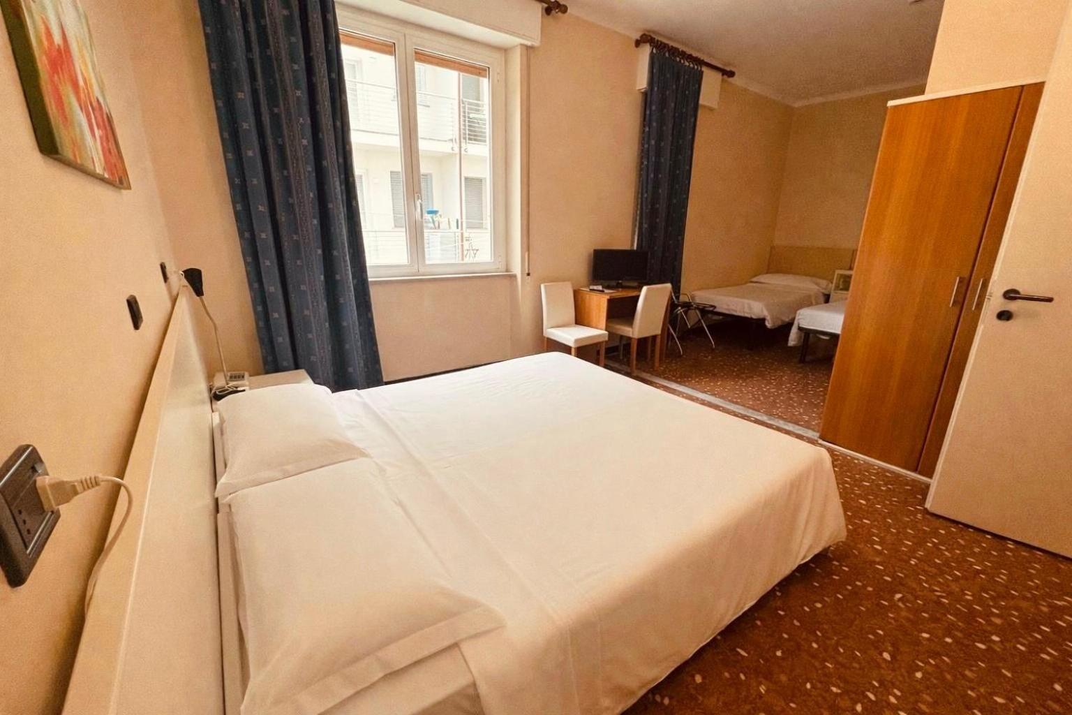 Basic Triple Room,1758345978:JPEG