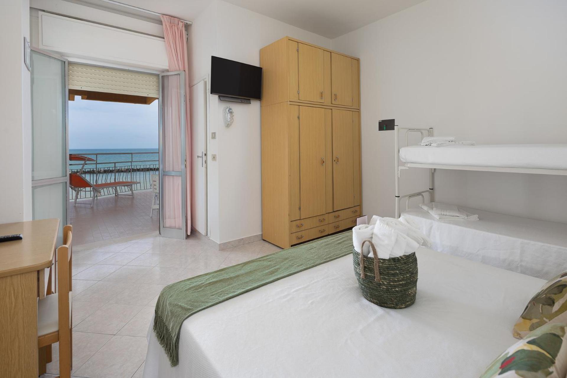 Classic Quadruple Room Partial Sea View