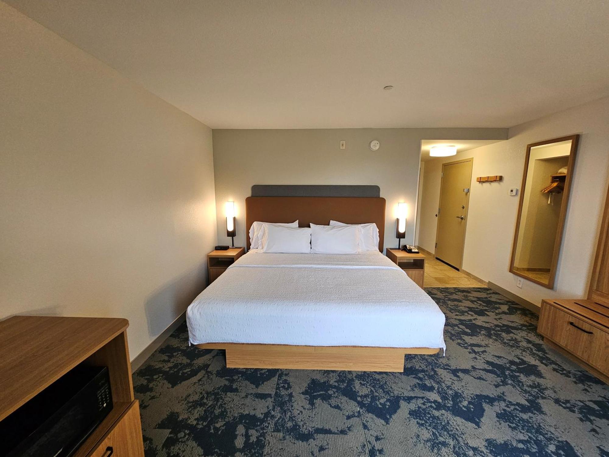 King Room King Bed Non-Smoking