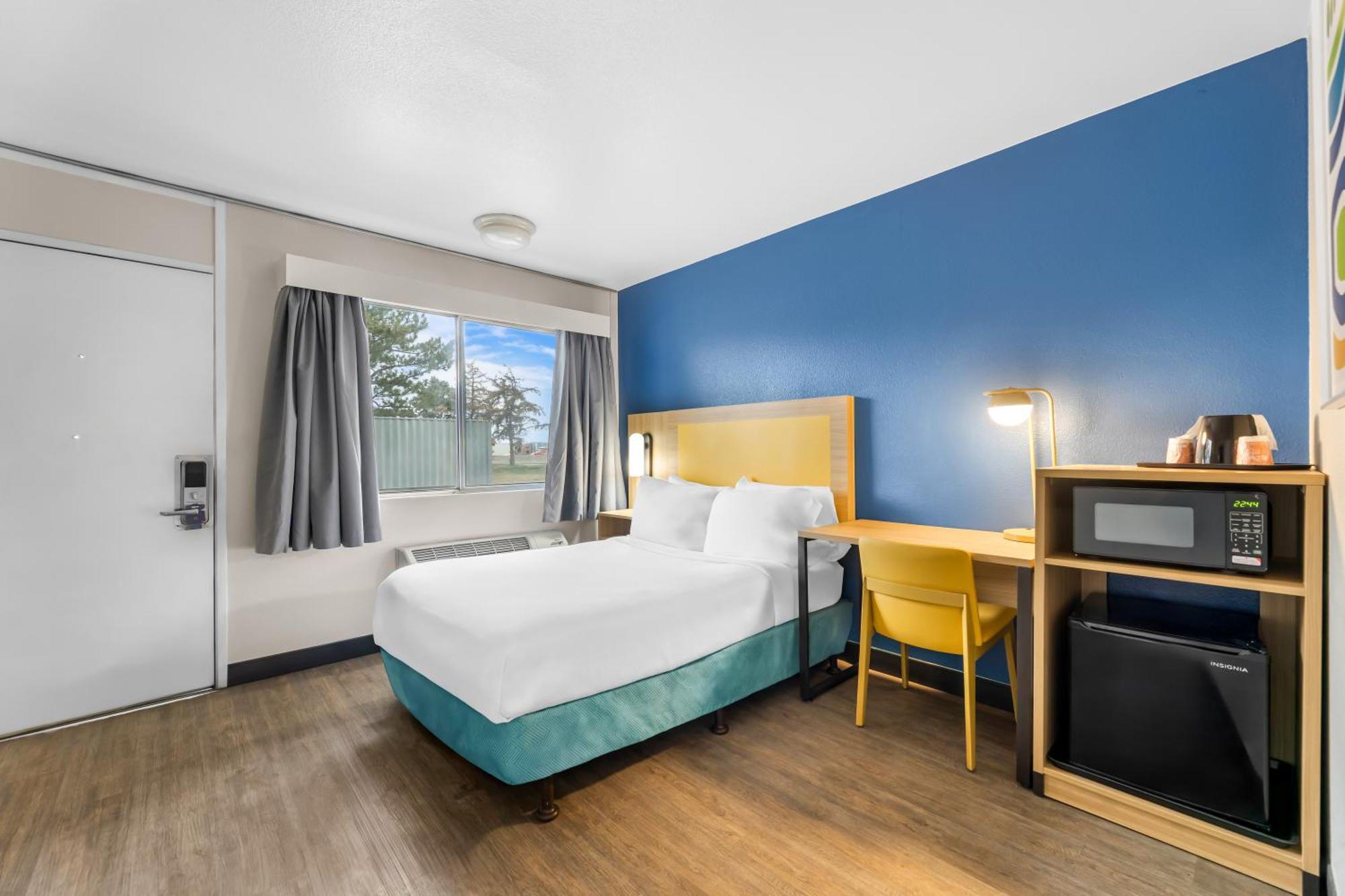 Double Room Roll Shower Disability Access or Non Smoking