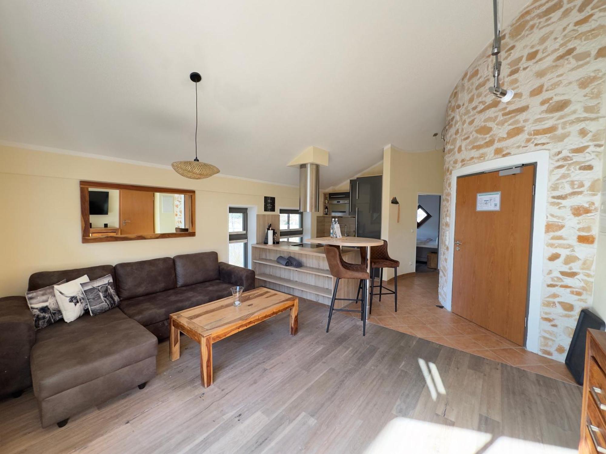 One-Bedroom Apartment Balcony Mountain View