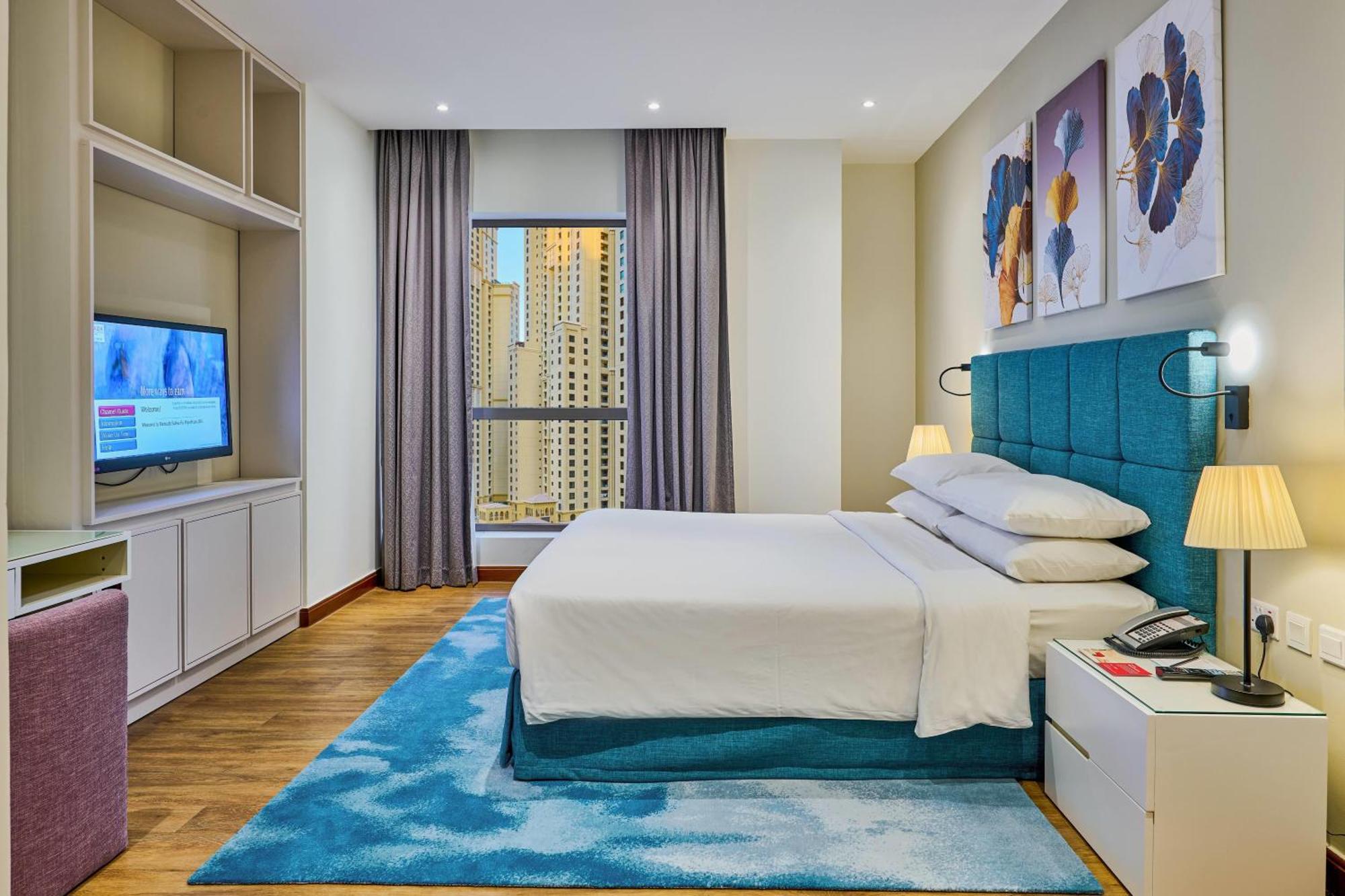 One-Bedroom King Suite Balcony City View