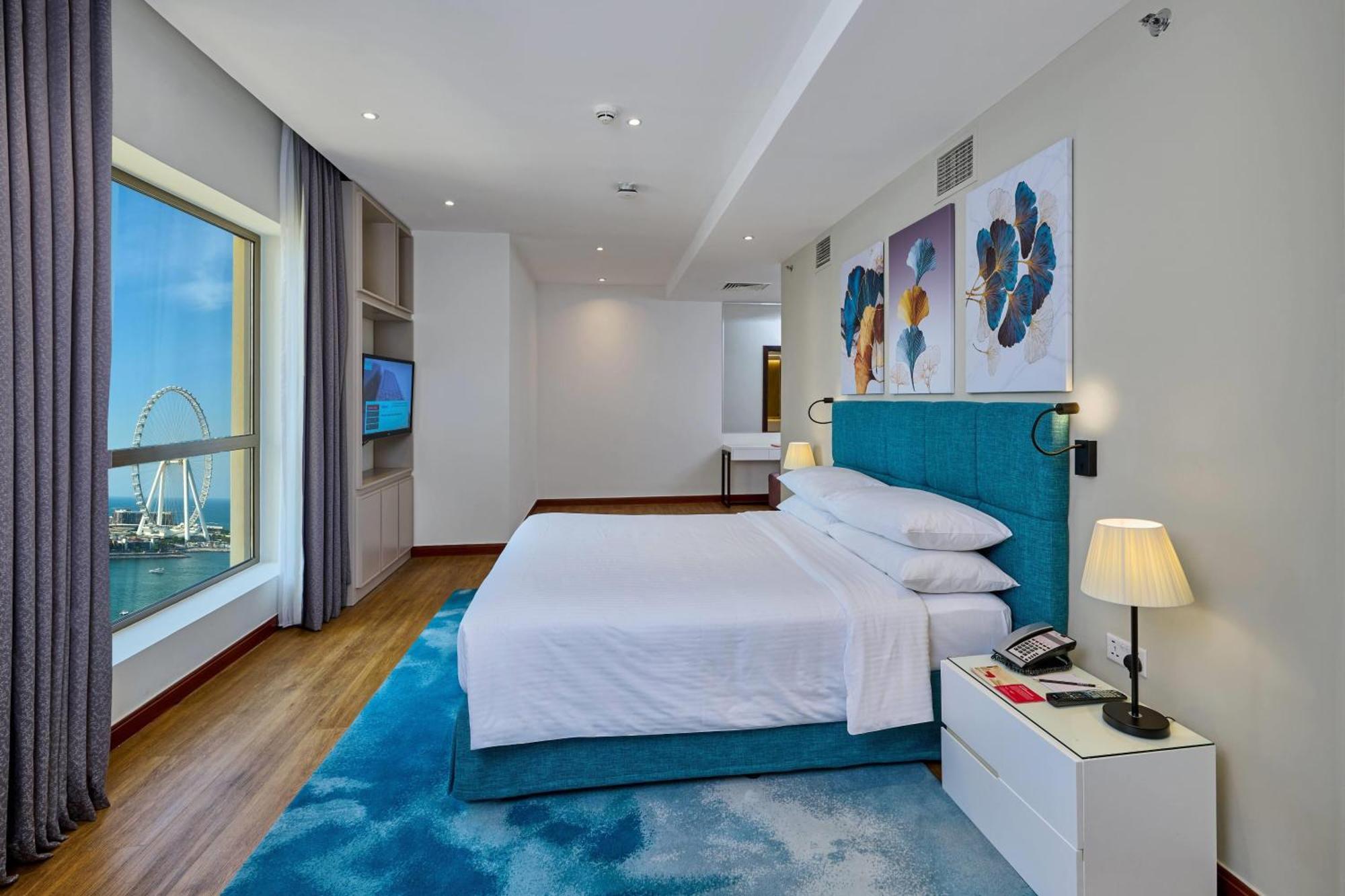 One-Bedroom King Suite Partial Sea View