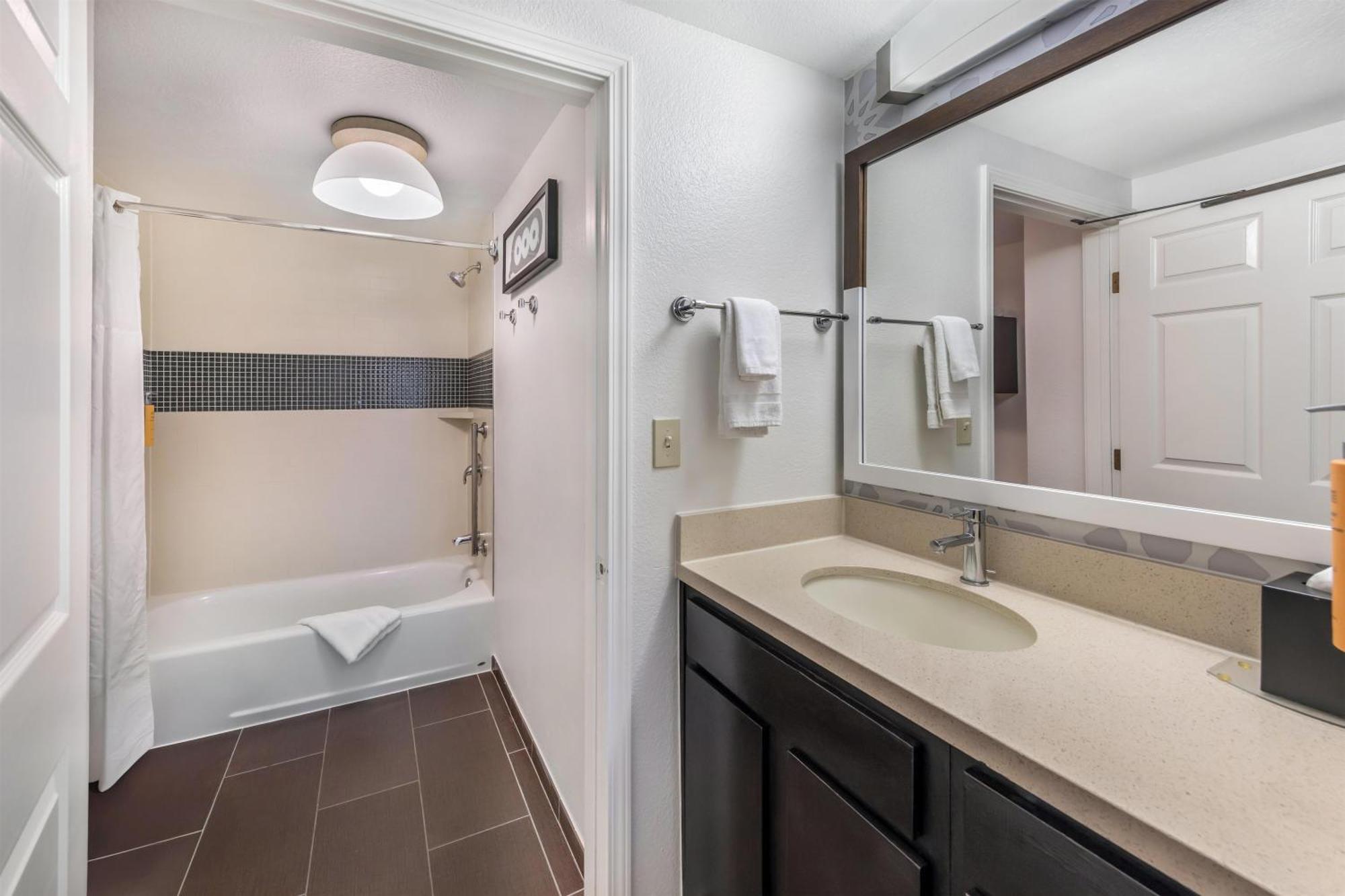 One-Bedroom King Suite