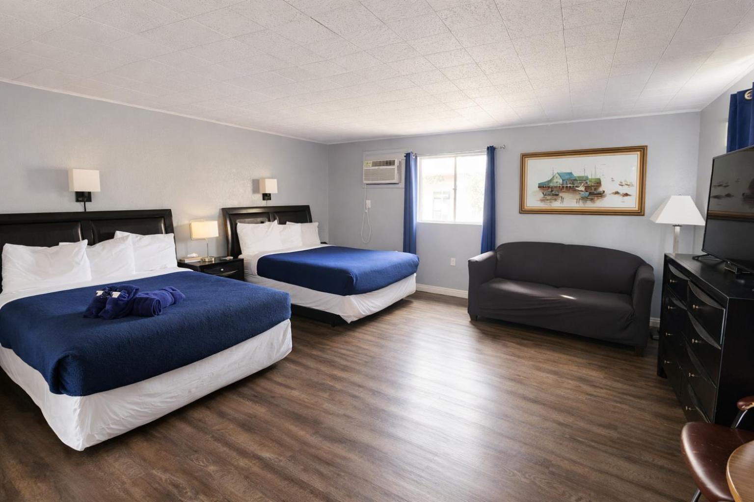 Deluxe Queen Suite