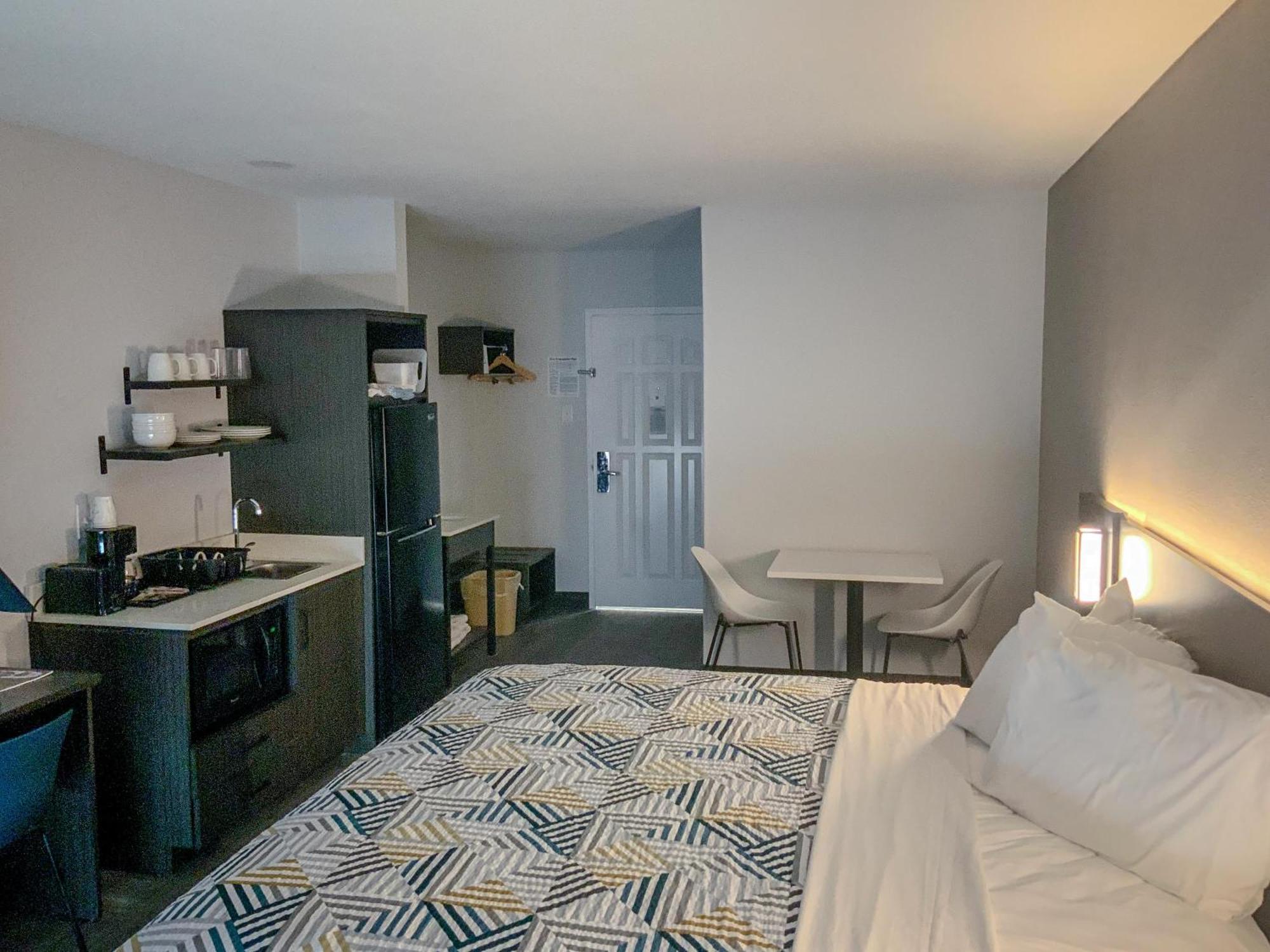 Deluxe Quadruple Room Non-Smoking