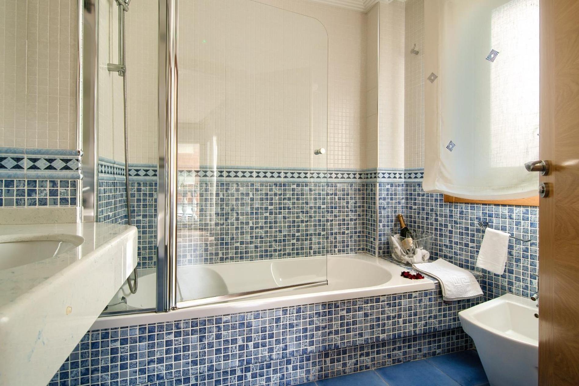 Superior Double or Twin Room,1758384003:JPEG