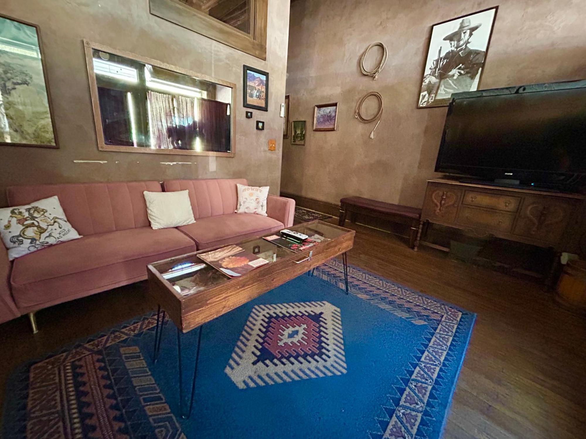 Deluxe King Suite