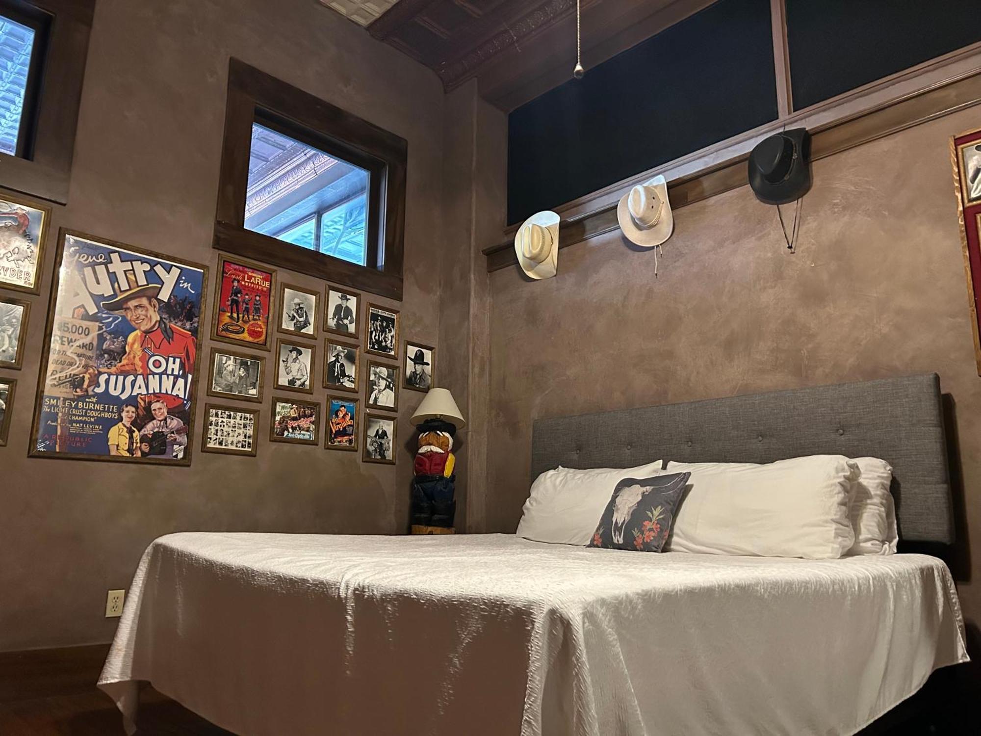 Deluxe King Suite