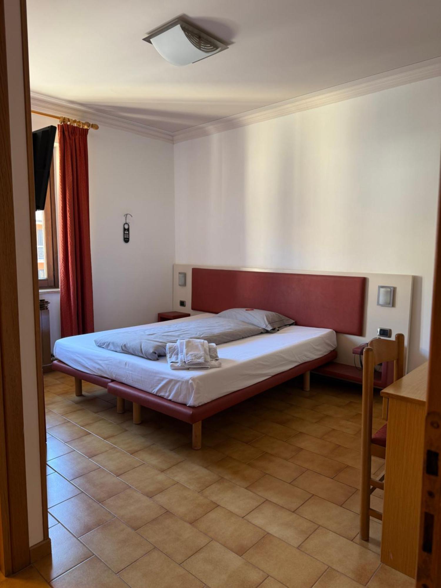 Double or Twin Room,1758426944:JPEG