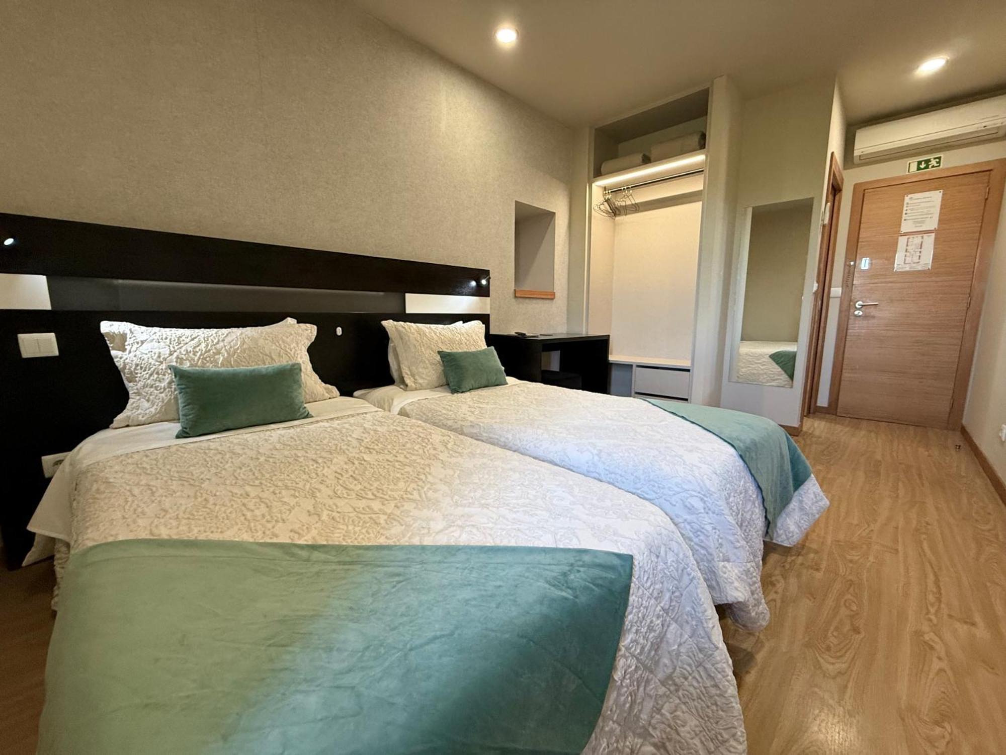 Twin Room,1758430466:JPEG